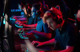 LOL设计师承认失败？S14赛季再无神话装备，解说王多多发博锐评_玩家_团战_英雄