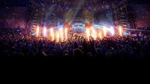 斗鱼虎牙B站快手争夺LOL独播权背后，他们已经被掐住了“喉咙”