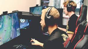 裁掉500多名员工，《英雄联盟》开发商直呼成本太高！去年游戏业裁了上万人