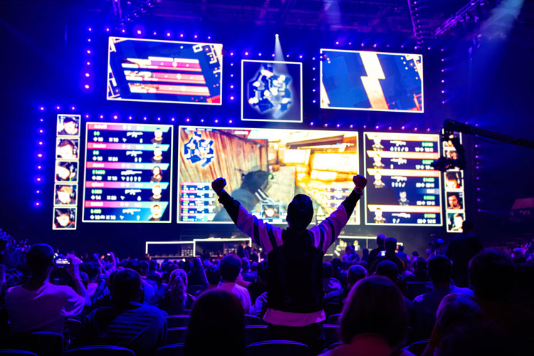 中国第一支电竞战队，如何为城市叠buff